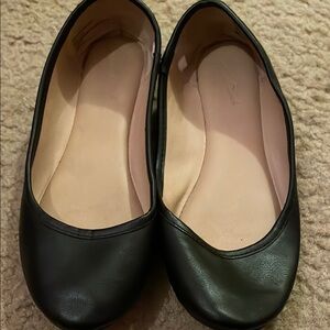 Black Flats with Rounded Toe and Minimalist Design